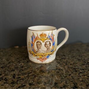 Commemorative mug, King George VI and Queen Elizabeth.